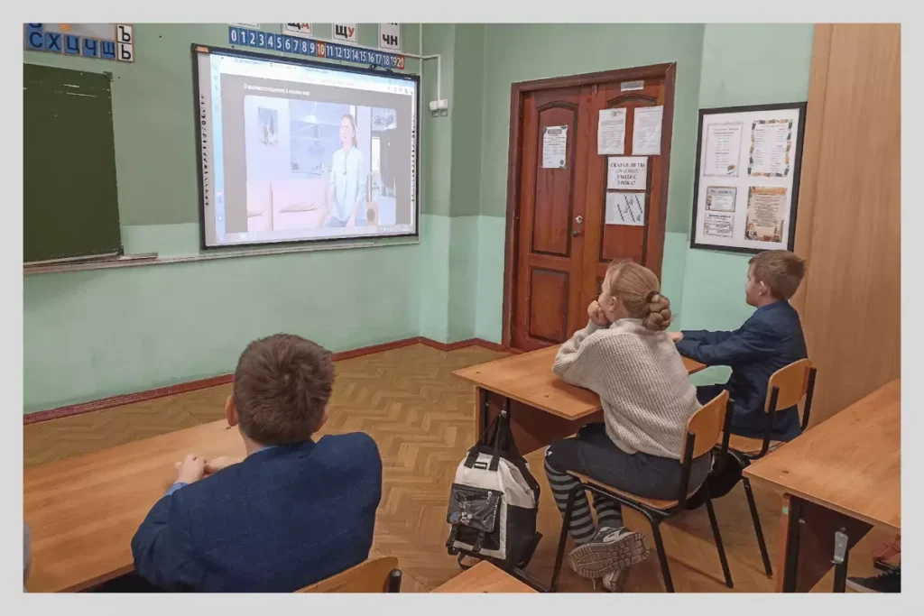 Ученики на уроке «Разговоры о важном» в школе № 29, Брянск. Фото: официальная страница школы № 29 ВКонтакте.