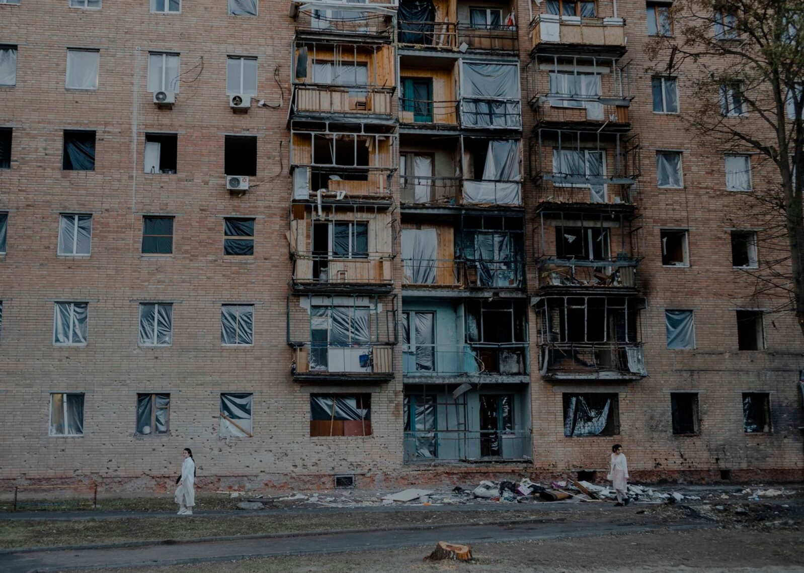 Разрушенное при наступлении ВСУ здание в Курске