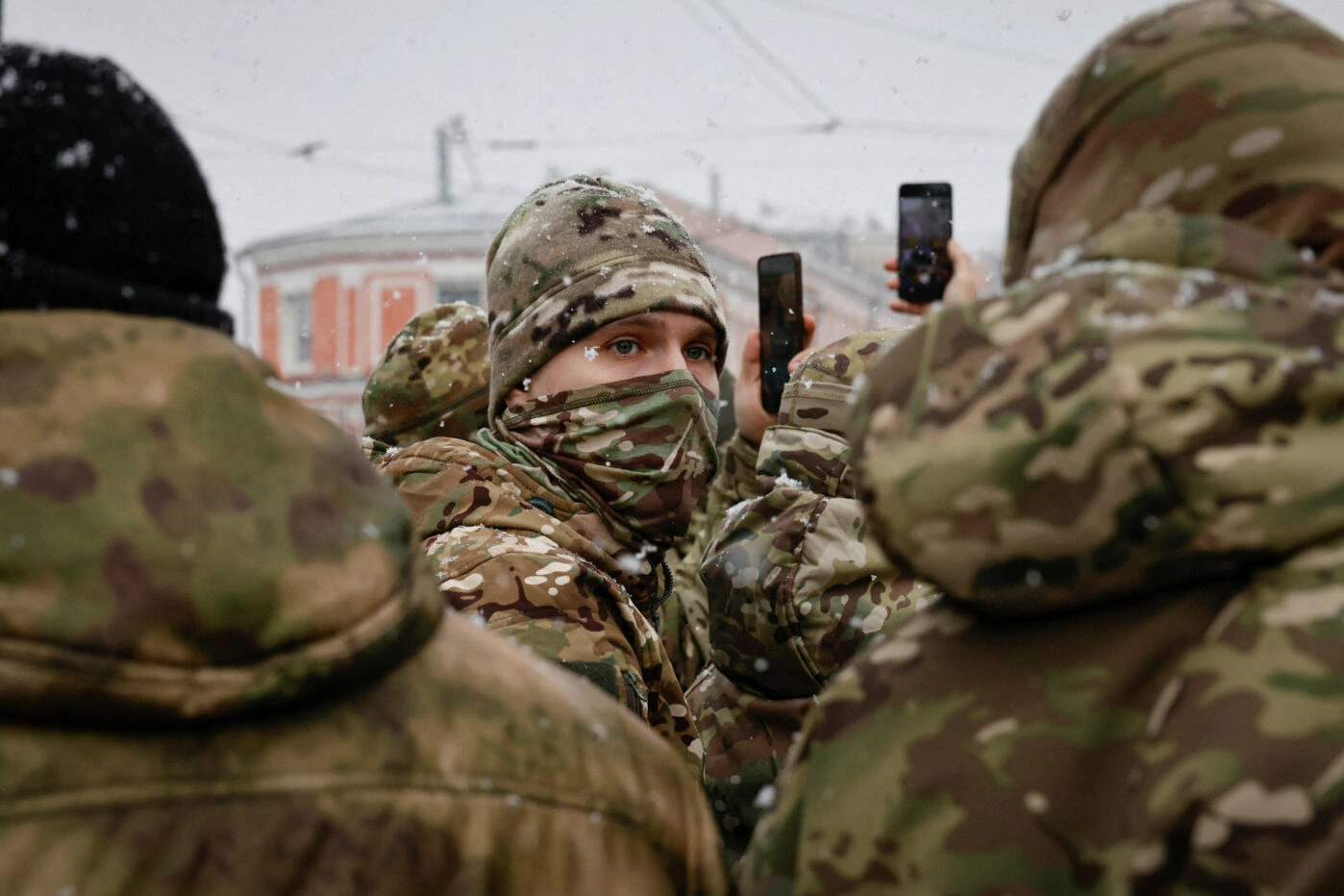 Добровольцы, вступившие в&nbsp;ряды российских вооруженных сил, во&nbsp;время Дня народного единства России