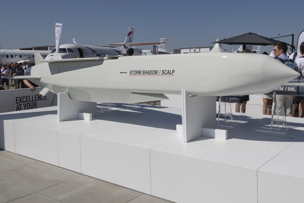 Storm Shadow/SCALP, разработанные с&nbsp;использованием технологий малозаметности, достигают скорости до&nbsp;0,95 махов и&nbsp;могут нести до&nbsp;450 килограммов взрывчатки