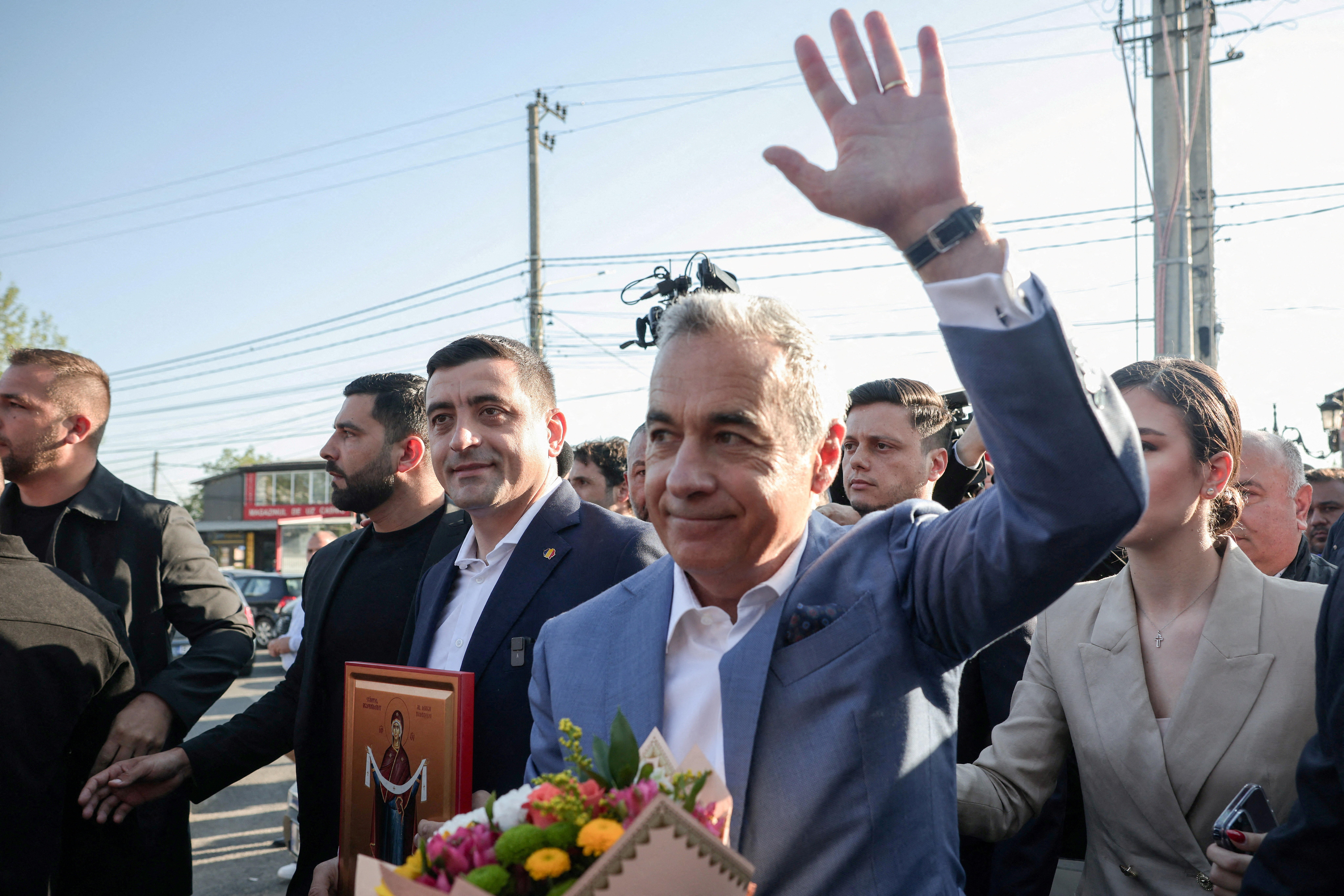 На президентских выборах в Румынии лидирует правый популист Джордже Симион