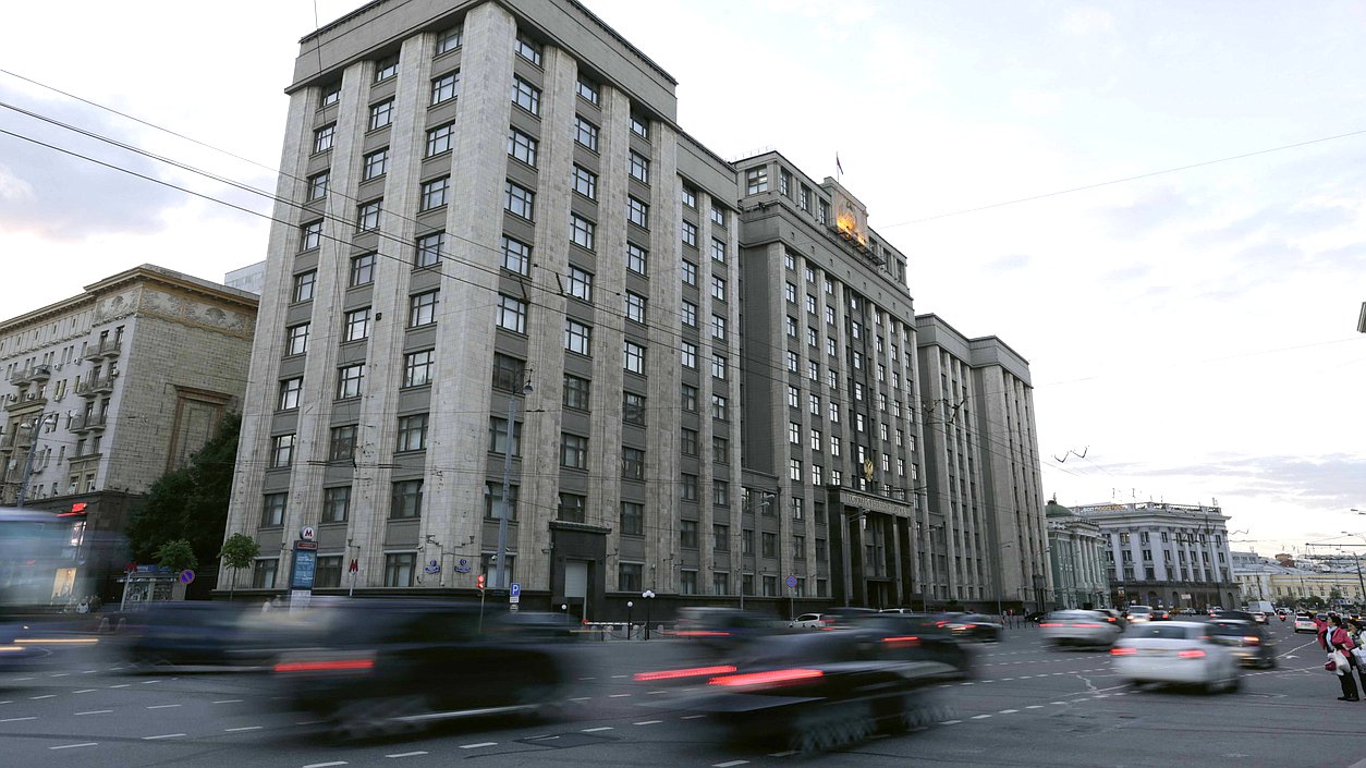 Госдума подняла НДФЛ для «иноагентов» до 30% и лишила их льгот