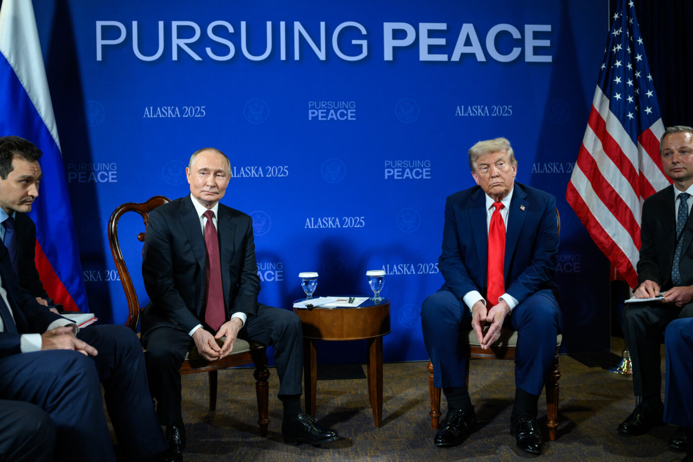 На&nbsp;встрече в&nbsp;Аляске Владимир Путин и&nbsp;Дональд Трамп пытались очертить компромиссные контуры окончания войны в&nbsp;Украине