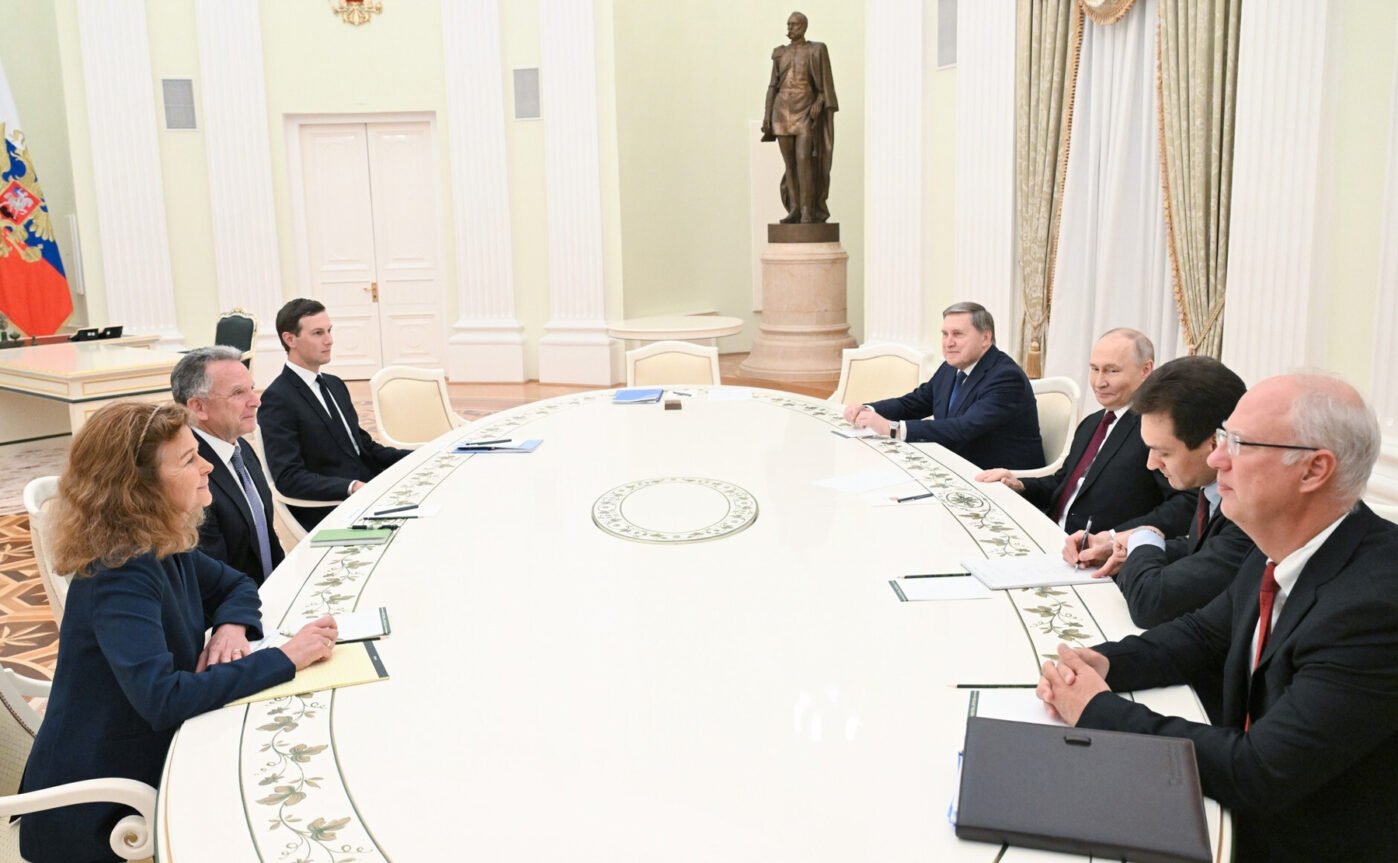 Владимир Путин во&nbsp;время встречи встречу со&nbsp;специальным посланником США Стивом Уиткоффом и&nbsp;зятем президента США Дональда Трампа Джаредом Кушнером в&nbsp;Кремле